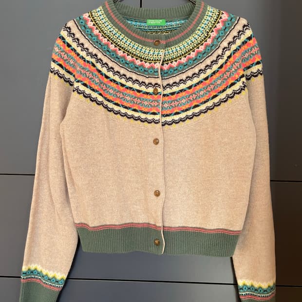 베네통 모100 크롭 니트 가디건