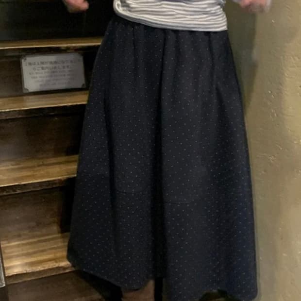 데일리쥬 디케인 도트 플레어 기모 밴딩 롱 스커트