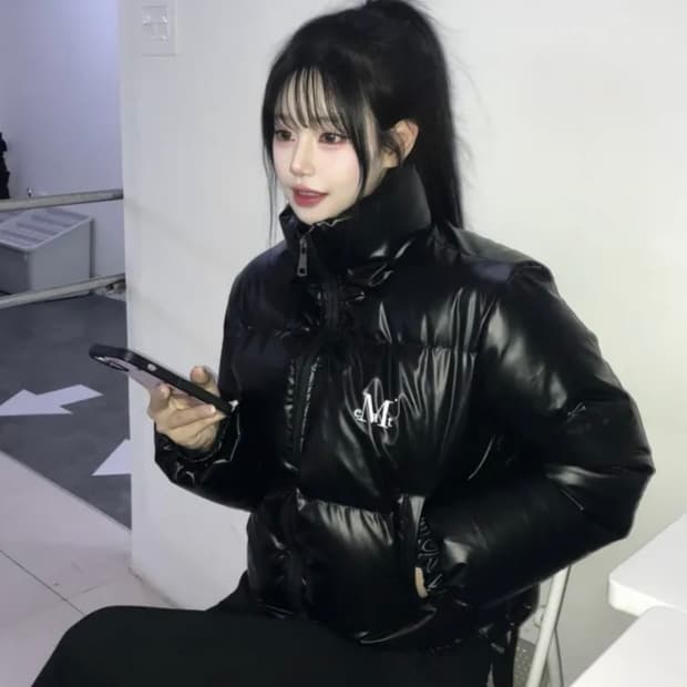 무센트 하이넥 글로시 패딩 블랙 M사이즈 (원가 21만원대)