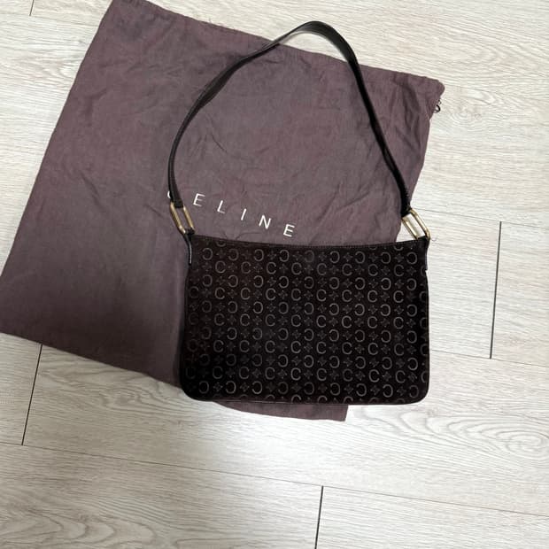 셀린느 마카담 스웨이드 숄더백