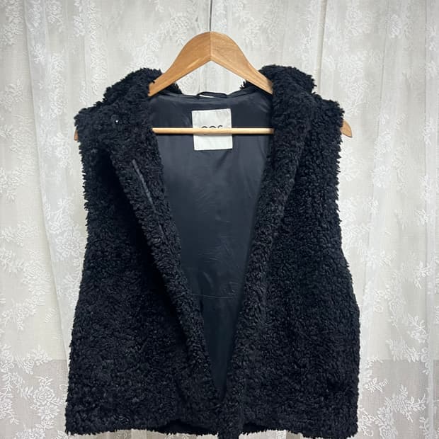 38) 코스 COS 뽀글이 후드 조끼 블랙