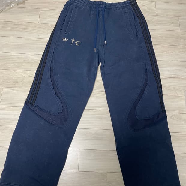 아디다스 x 떠그클럽 클럽 팀가이스트 스웻팬츠 M