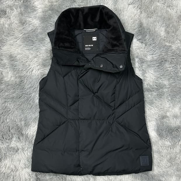 언더아머 스톰핏 다운 패딩조끼