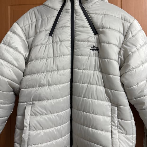 스투시 경량 패딩