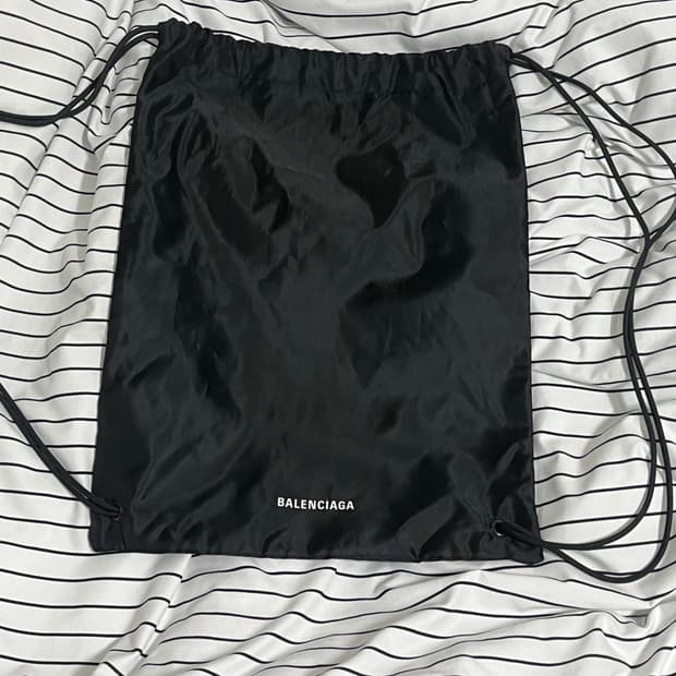 발렌시아가 더스트백 짐색