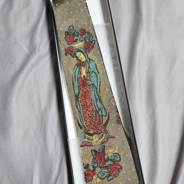 캐피탈 마리아 넥타이