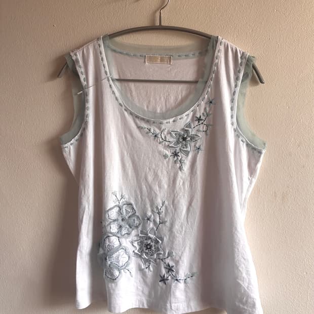 Flower patch sleeveless