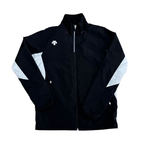 데상트 바람막이