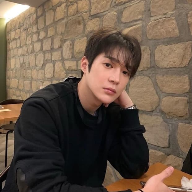 마르지엘라 엘보패치 맨투맨