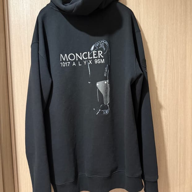 몽클레어 1017 ALYX 9SM 블랙 후드티