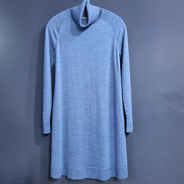 코스 울100 터틀넥 미디원피스