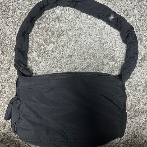 솔리드옴므 패딩백