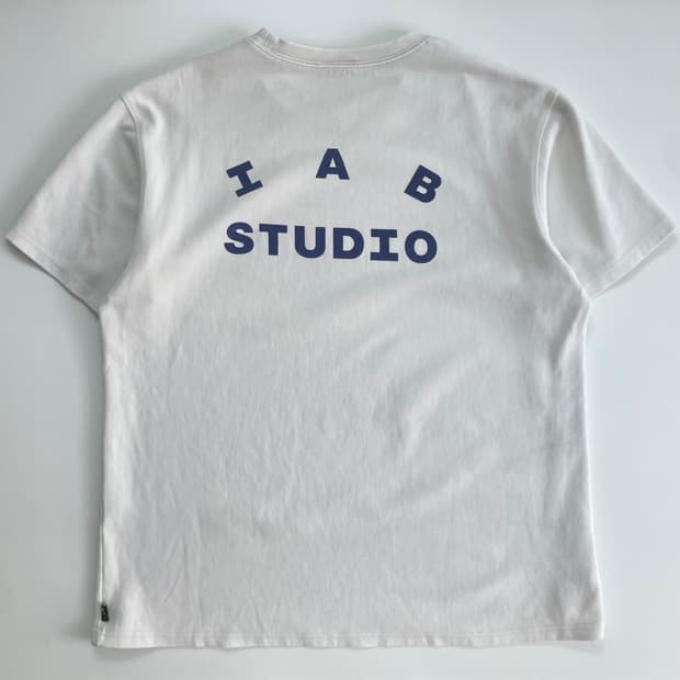 IAB Studio  아이앱 스튜디오 화이트 피그먼크 반팔 티셔츠