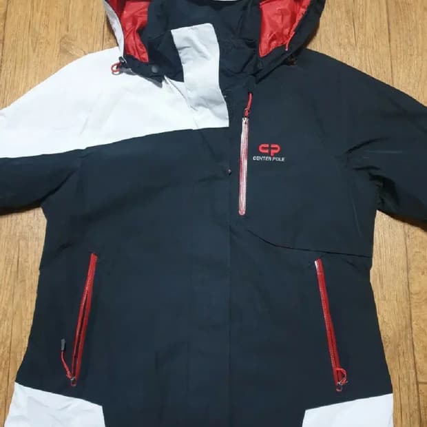 센터폴 아웃도어 바람막이 90 사이즈입니다