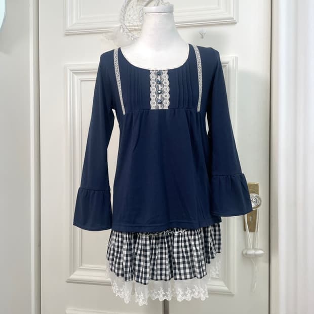 CINEMA CLUB navy lace point cotton top