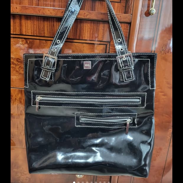 스페인 망고 에나멜 쇼퍼백 