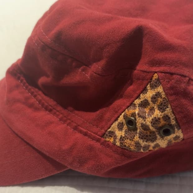 갸루 y2k 레드 레오파드 헌팅캡