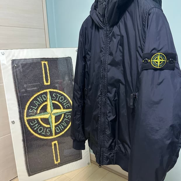 스톤아일랜드 크링클랩스 프리마로프트24Fw 네이비M사이즈 새상품급