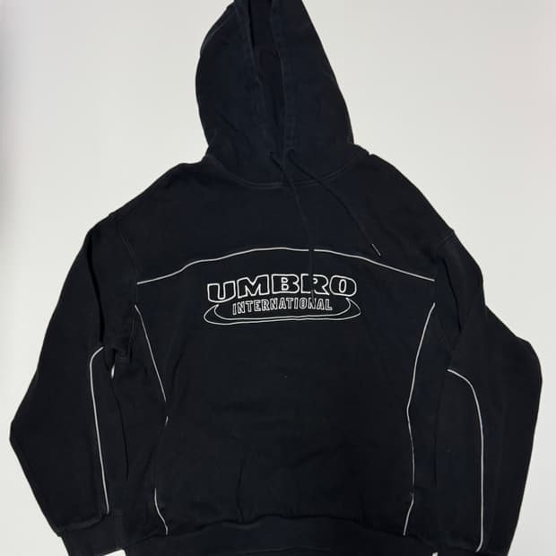 엄브로 Umbro 23년도 파이핑 후드티 L~ XL 블랙