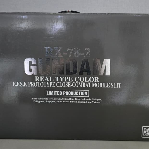 반다이 PG 퍼스트 건담  리얼타입 컬러 한정판