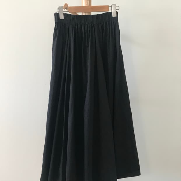 활용도 좋은 블랙 롱스커트 