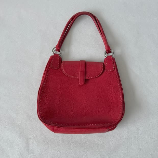 SSIOT 레더 숄더백