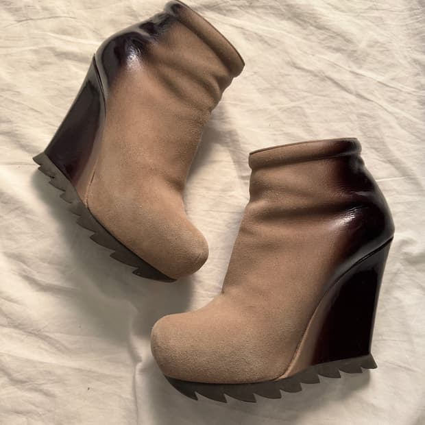 카밀라 스코브가드 옴브레 투톤 웨지힐 앵클부츠