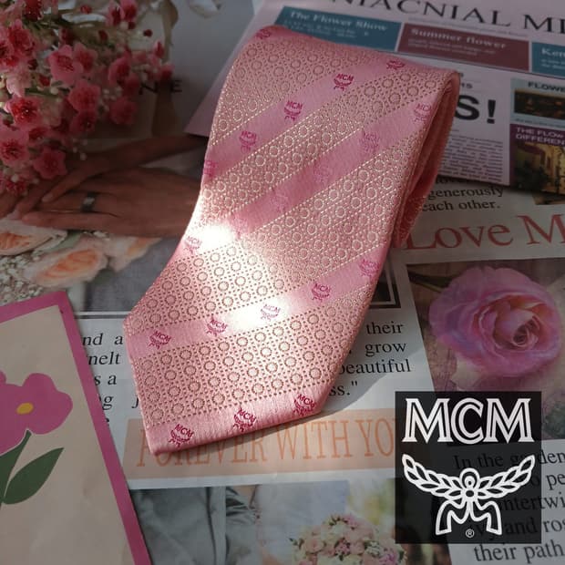 MCM 실크 핑크 자수 로고 패턴 넥타이 8.4cm A+등급 A19326