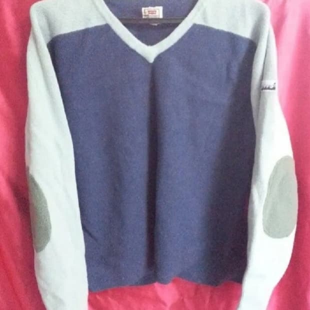 리바이스 스트라우스 브이넥 모직100% 니트 105