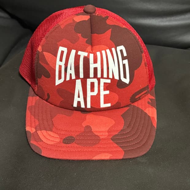베이프 컬러 카모 NYC 로고 메쉬캡 레드