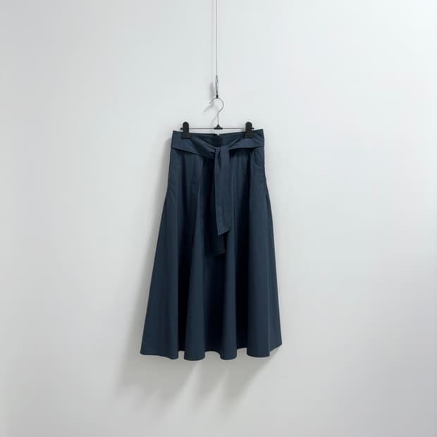 질스튜어트 네이비 벨티드 스커트