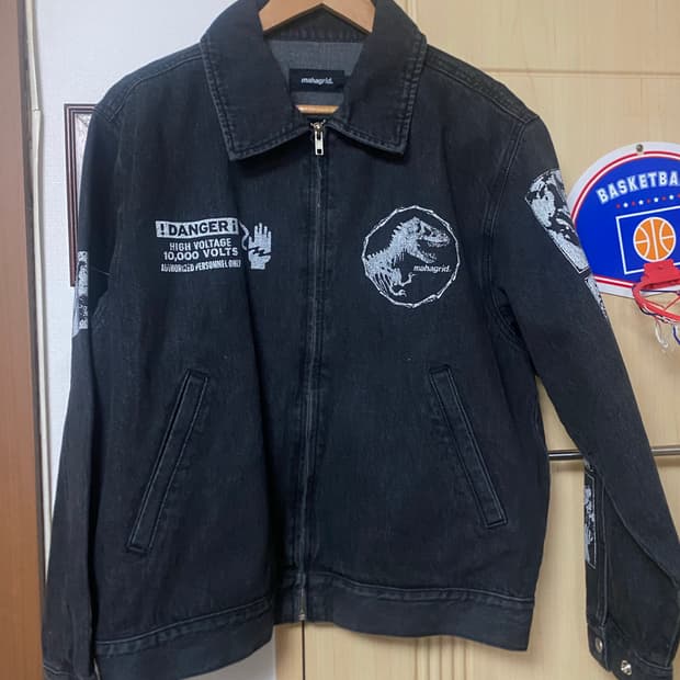 마하그리드x쥬라기공원 데님자켓 새제품 판매합니다.