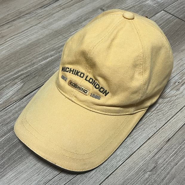 미치코런던 모자