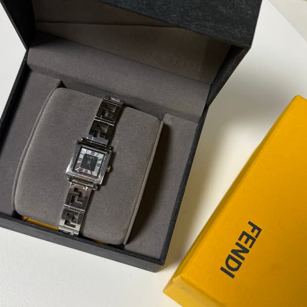 펜디 FENDI 뉴 콰트로 메탈 시계