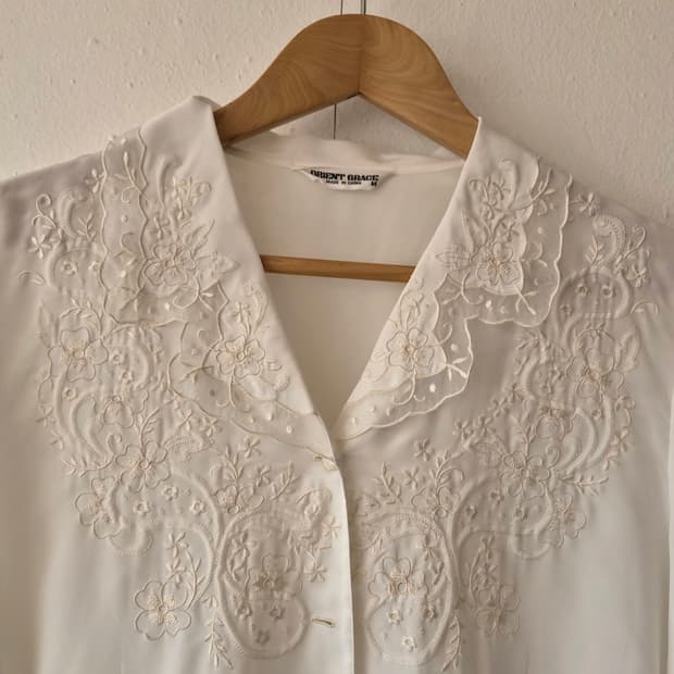 Orient grace 여성 빈티지자수실크블라우스 M사이즈