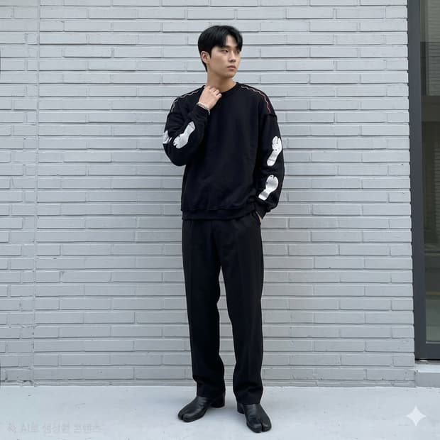브이넥러브(VNECKLUV) 소매 프린팅 절개 스티치 맨투맨 