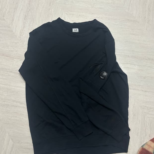 cp컴퍼니 롱슬리브 블랙 급처