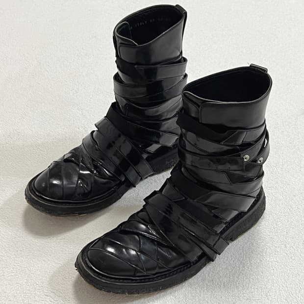 디올옴므 08AW "Lumiere Du Nord" 페이던트 스트랩 부츠