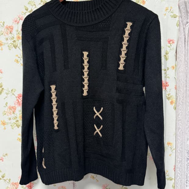 바느질 블랙 니트