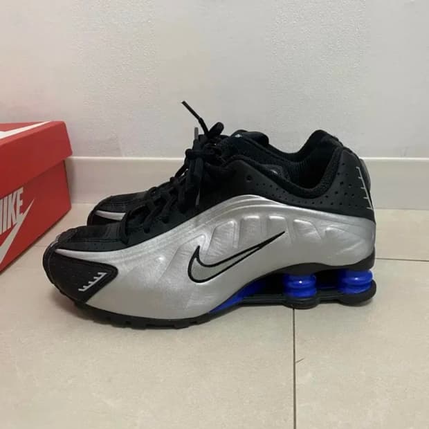 나이키 샥스 R4 블랙/실버 운동화 235