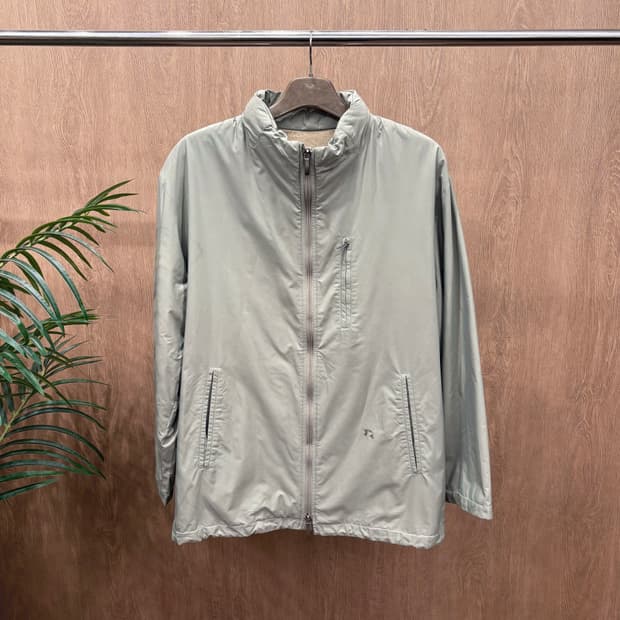 버버리 하이넥 해링턴 윈드 브레이커 자켓 로고 자수 디테일 카키 베이지