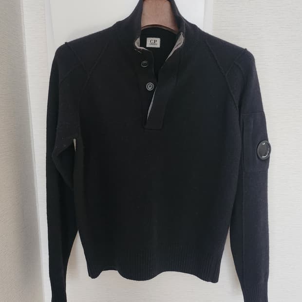 씨피컴퍼니 반집업니트 48사이즈