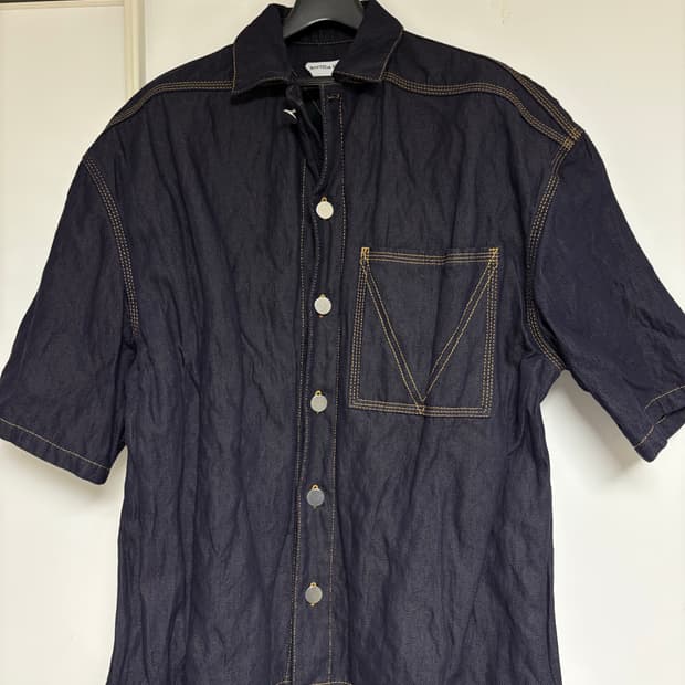 보테가베네타 데님 숏 슬리브 셔츠형 자켓 판매 44사이즈 판매