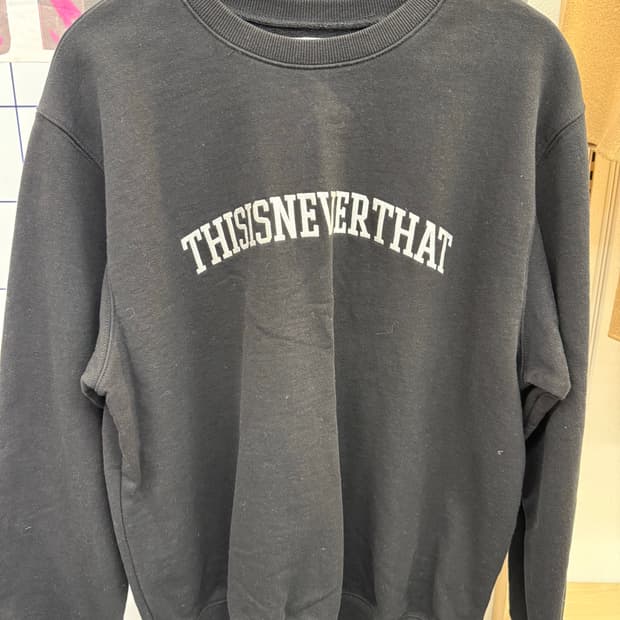 디스이즈네버댓 자수로고 블랙 맨투맨