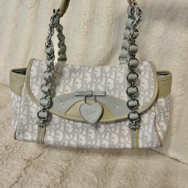 디올 로맨틱 하트백 그레이