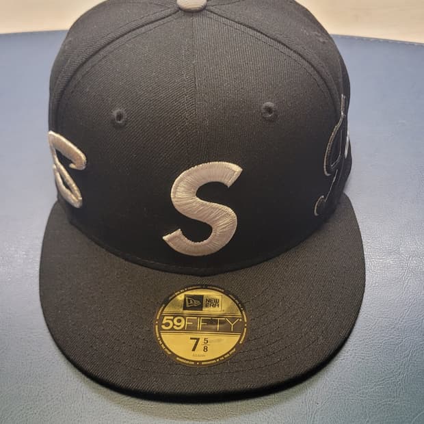 슈프림 멀티 S 로고 뉴에라 블랙 7 5/8 (60.6cm)