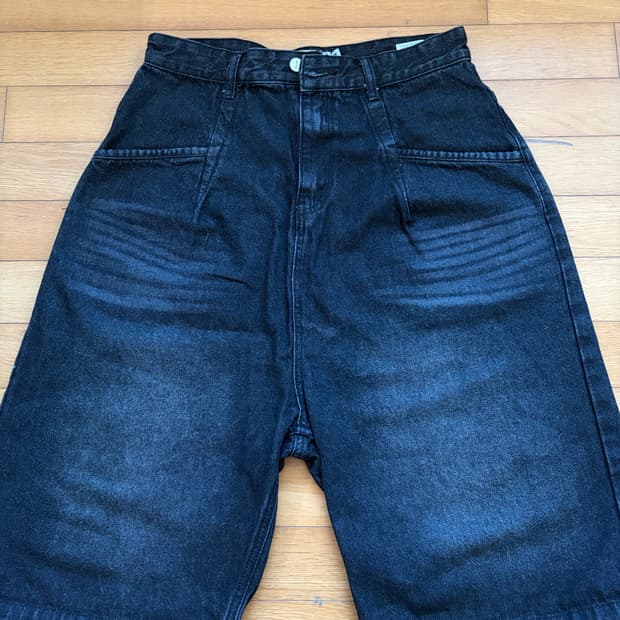 블랙 데님 하프팬츠 와이드 핏