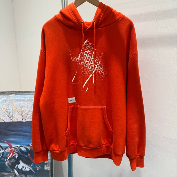 더블탭스 후드티