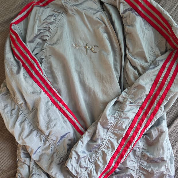 아디다스 x 떠그 클럽 우븐 트랙탑 라이트 오닉스 실버 메탈릭