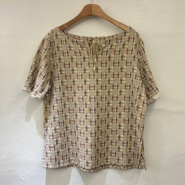 체크 패턴 리본 블라우스